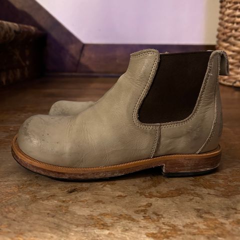 Tricker's Stow Country Boot in Unlisted Leather