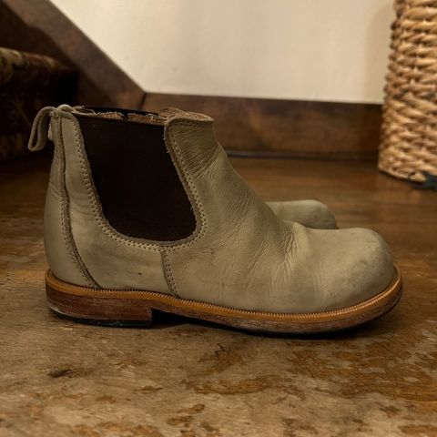 Tricker's Stow Country Boot in Unlisted Leather