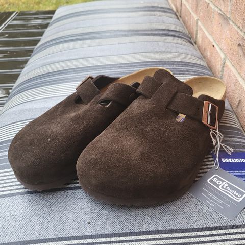 Birkenstock Boston in Mocha Suede