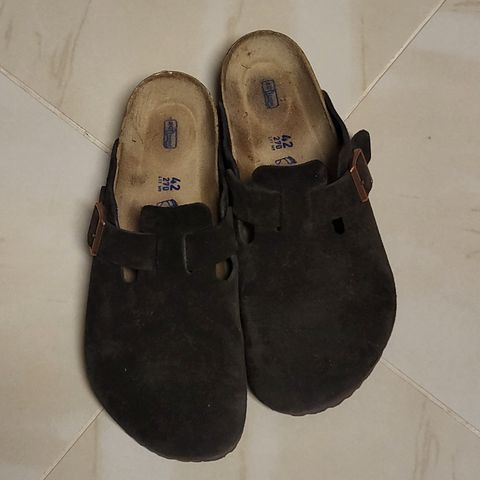 Birkenstock Boston in Mocha Suede
