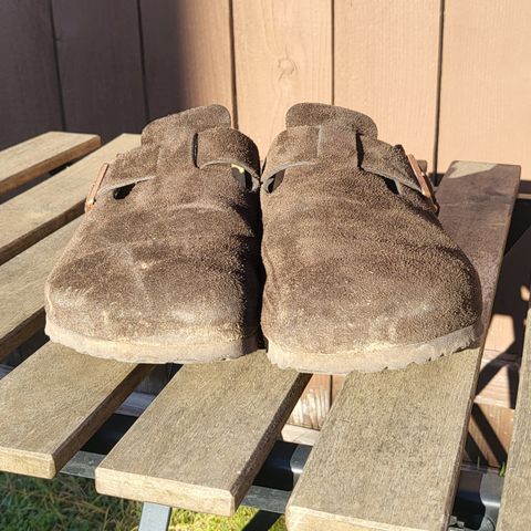 Birkenstock Boston in Mocha Suede