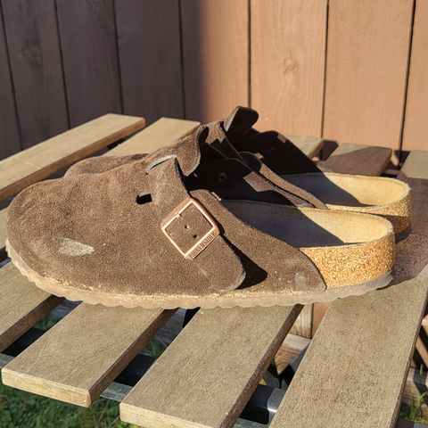 Birkenstock Boston in Mocha Suede