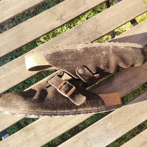 Birkenstock Boston in Mocha Suede