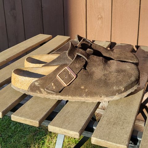 Birkenstock Boston in Mocha Suede