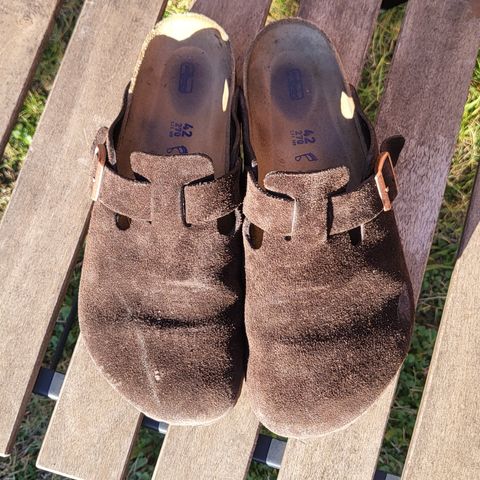 Birkenstock Boston in Mocha Suede