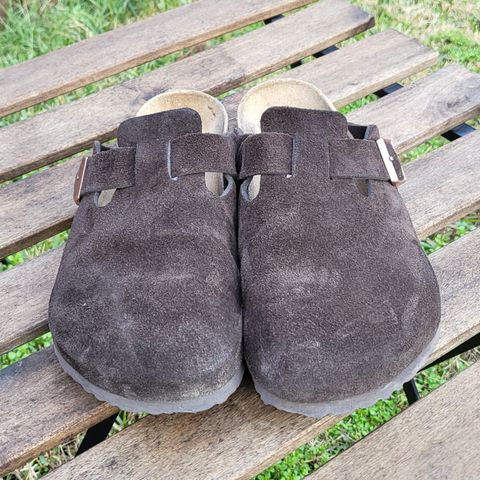 Birkenstock Boston in Mocha Suede