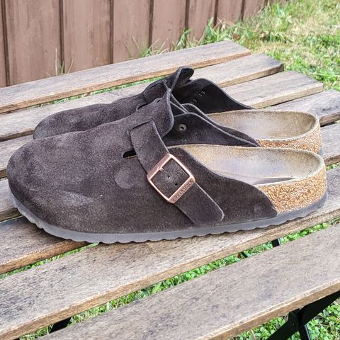 Birkenstock Boston in Mocha Suede