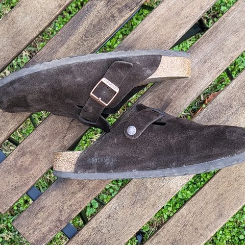 Birkenstock Boston in Mocha Suede