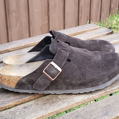 Birkenstock Boston in Mocha Suede