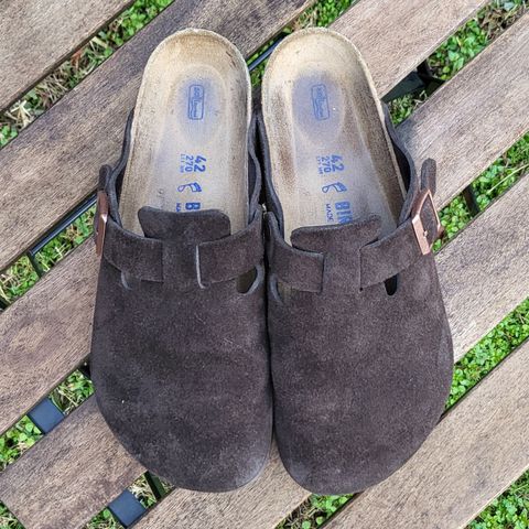 Birkenstock Boston in Mocha Suede