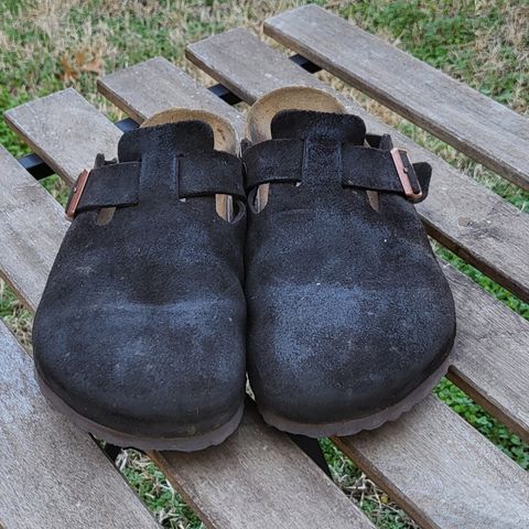 Birkenstock Boston in Mocha Suede