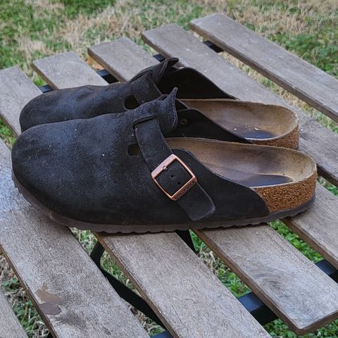 Birkenstock Boston in Mocha Suede