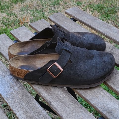 Birkenstock Boston in Mocha Suede