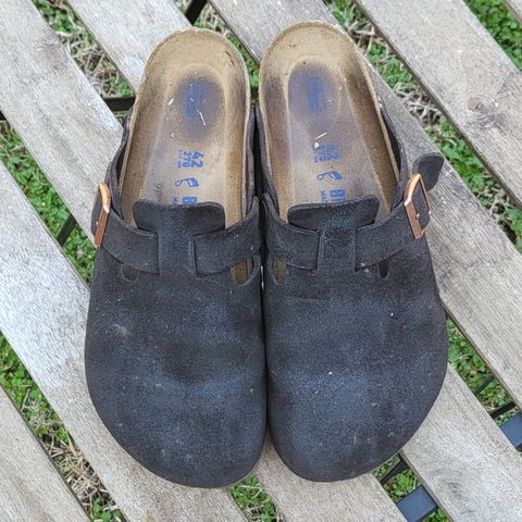 Birkenstock Boston in Mocha Suede