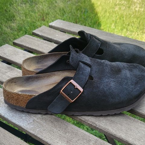 Birkenstock Boston in Mocha Suede