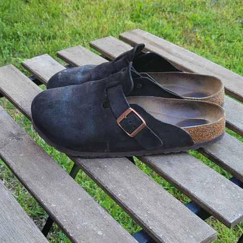 Birkenstock Boston in Mocha Suede