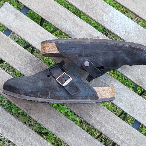 Birkenstock Boston in Mocha Suede