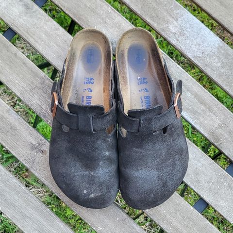 Birkenstock Boston in Mocha Suede