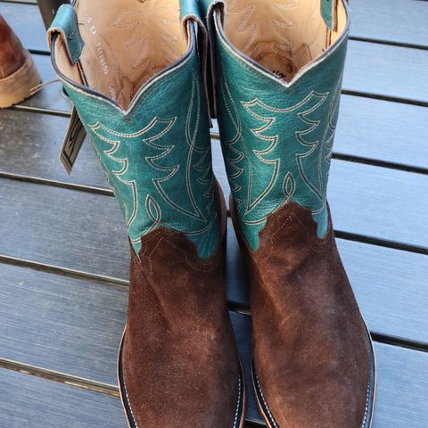 Fenoglio South Texas Tack Exclusive in Nicotine Roughout With Distressed Turquoise