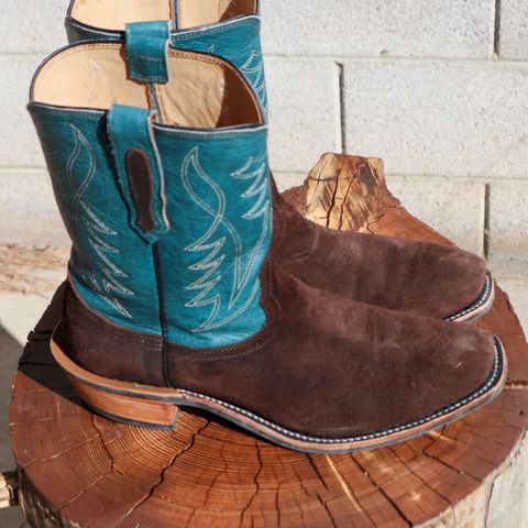 Fenoglio South Texas Tack Exclusive in Nicotine Roughout With Distressed Turquoise
