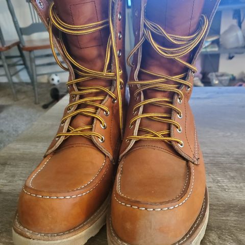 View photo of Red Wing 8-Inch Classic Moc in S.B. Foot Oro Legacy