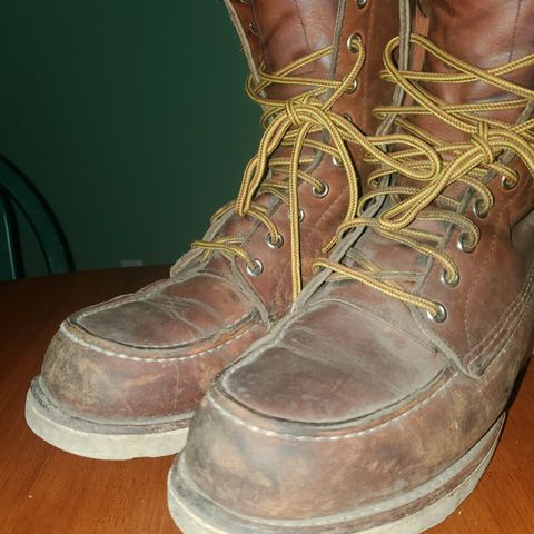 View photo of Red Wing 8-Inch Classic Moc in S.B. Foot Oro Legacy