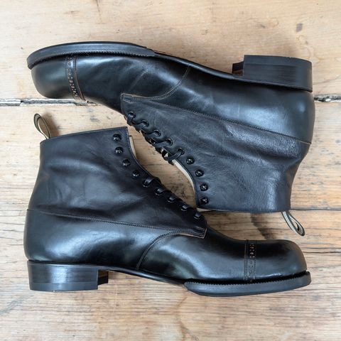 The 2 Monkeys Vaudeville "Black Colts" in Horsehide