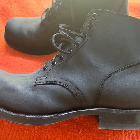 Viberg Service Boot in C.F. Stead Black Waxy Commander Suede