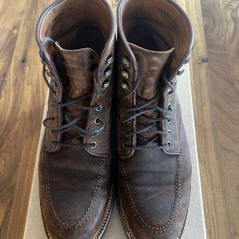 Parkhurst The Niagara in C.F. Stead Light Brown Waxy Commander Suede