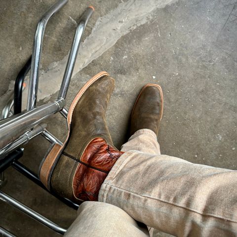 View photo of Ariat Futurity Time in Olive Roughout/Copper Crunch