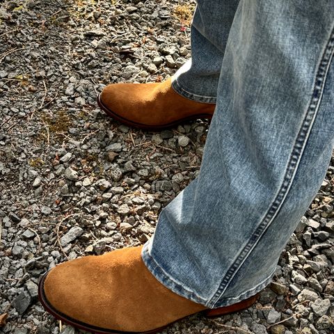 View photo of Ariat Bench Made Clanton in Oiled Tan Roughout