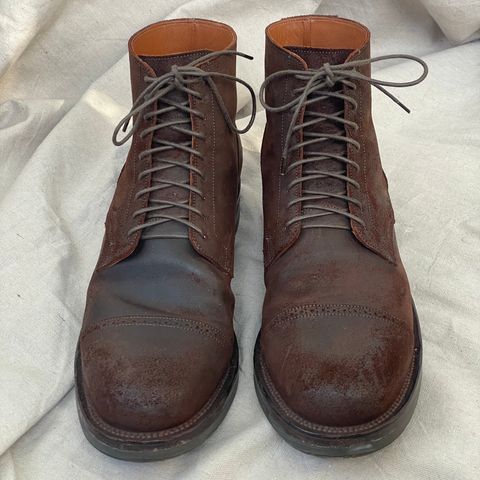 View photo of Viberg Service Boot BCT in C.F. Stead Snuff Waxy Commander Suede