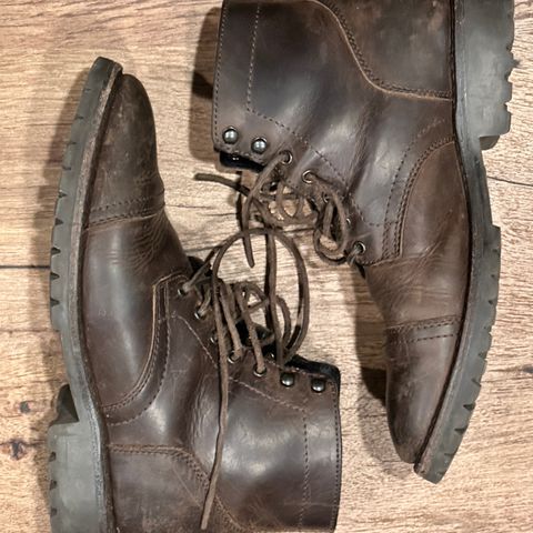 Thursday Captain in Tobacco Rugged & Resilient