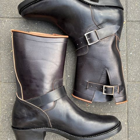 Råland Bootmaker Engineers in Maryam Black Horsebutt