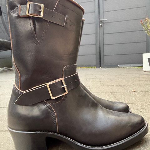 Råland Bootmaker Engineers in Maryam Black Horsebutt