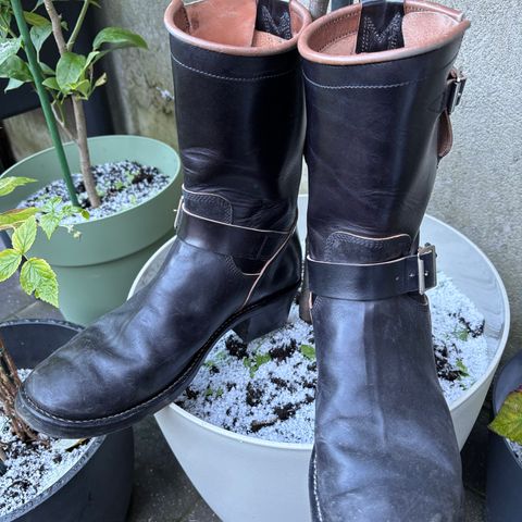 Råland Bootmaker Engineers in Maryam Black Horsebutt