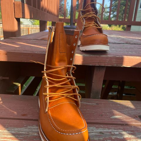 Red Wing 8-Inch Classic Moc in S.B. Foot Oro Legacy
