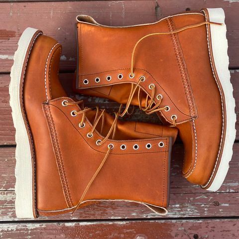 Red Wing 8-Inch Classic Moc in S.B. Foot Oro Legacy
