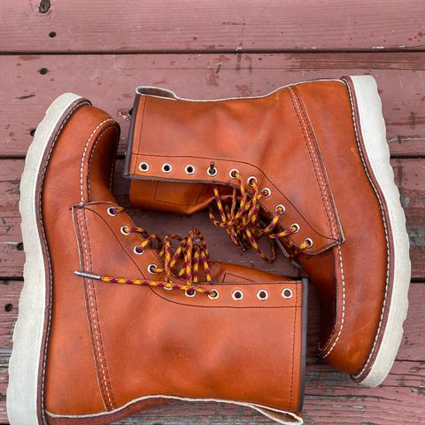 Red Wing 8-Inch Classic Moc in S.B. Foot Oro Legacy