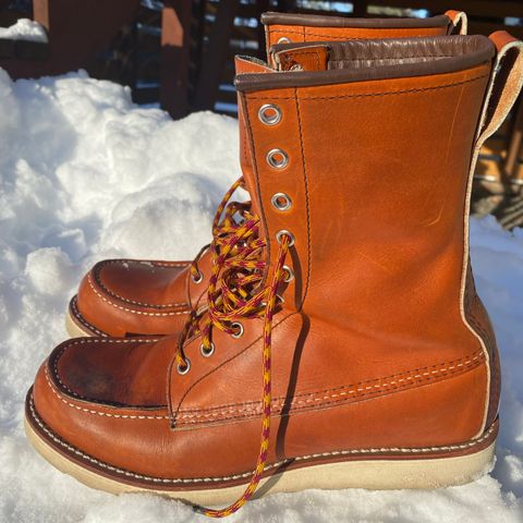 Red Wing 8-Inch Classic Moc in S.B. Foot Oro Legacy