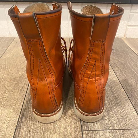 Red Wing 8-Inch Classic Moc in S.B. Foot Oro Legacy
