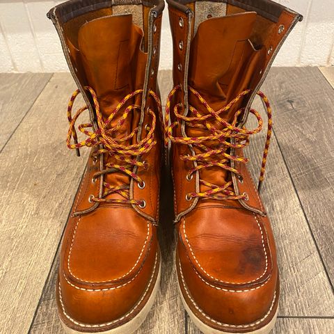Red Wing 8-Inch Classic Moc in S.B. Foot Oro Legacy