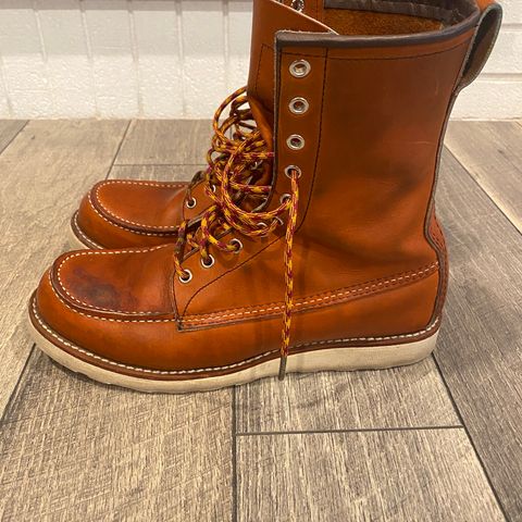 Red Wing 8-Inch Classic Moc in S.B. Foot Oro Legacy
