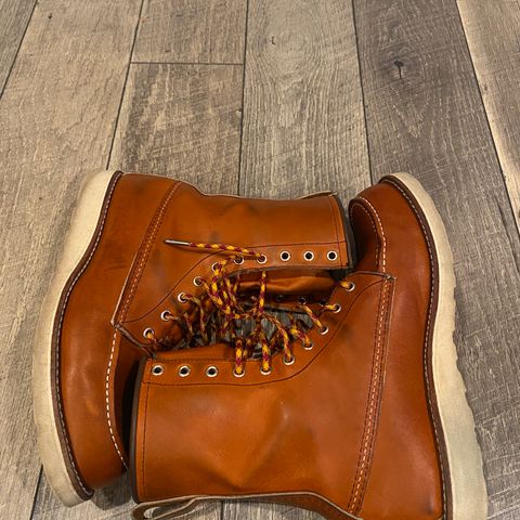 Red Wing 8-Inch Classic Moc in S.B. Foot Oro Legacy