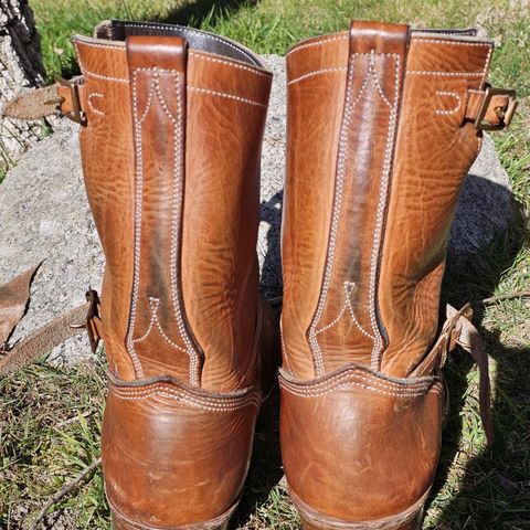 View photo of Unsung U 22-2 Engineer Boot in Horween Natural Dublin