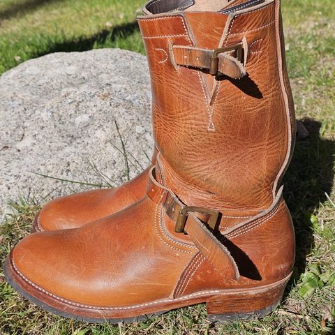 View photo of Unsung U 22-2 Engineer Boot in Horween Natural Dublin