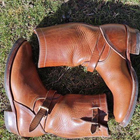 View photo of Unsung U 22-2 Engineer Boot in Horween Natural Dublin