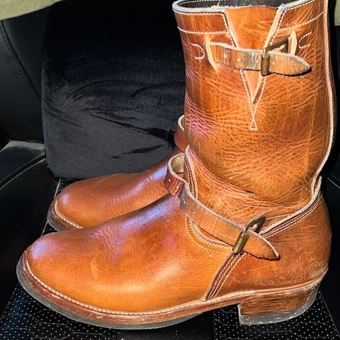 View photo of Unsung U 22-2 Engineer Boot in Horween Natural Dublin