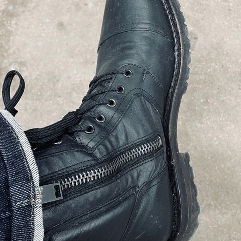 Thursday Casa Moto in Black Full Grain