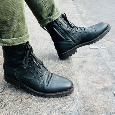 Thursday Casa Moto in Black Full Grain